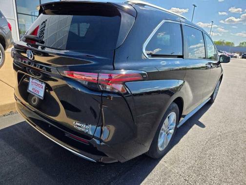 Midnight Black Metallic 2023 Toyota Sienna Limited
