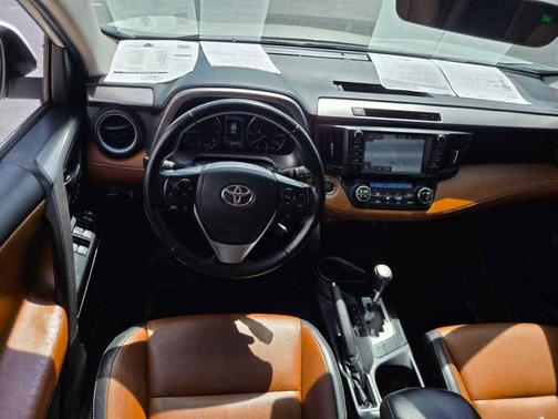 Blizzard Pearl 2017 Toyota RAV4 Limited