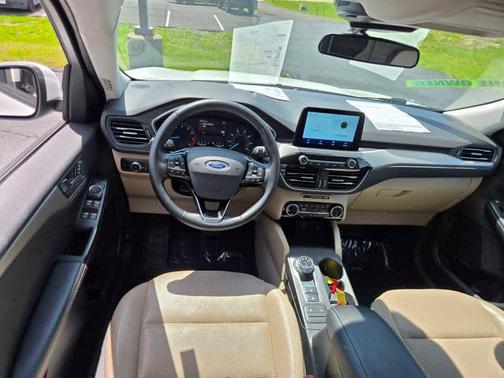 Star White Metallic Tri-Coat 2022 Ford Escape SEL