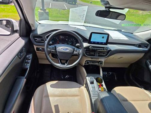 Star White Metallic Tri-Coat 2022 Ford Escape SEL