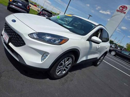 Star White Metallic Tri-Coat 2022 Ford Escape SEL