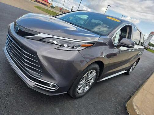 Predawn Gray Mica 2023 Toyota Sienna Platinum