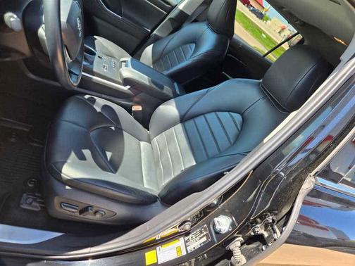 Midnight Black Metallic 2022 Toyota Highlander Hybrid XLE