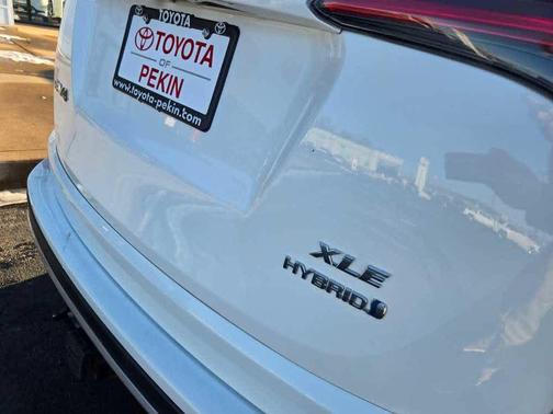 2017 Toyota RAV4 Hybrid XLE