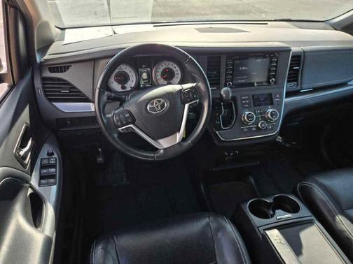 2019 Toyota Sienna SE