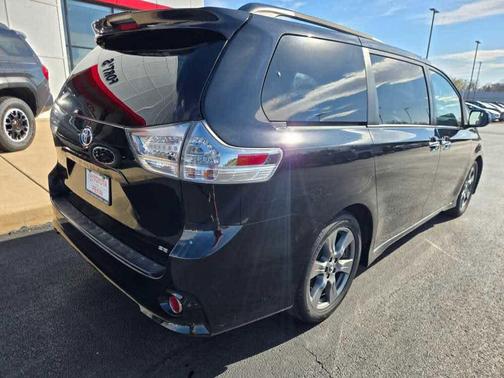 2019 Toyota Sienna SE