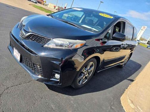 2019 Toyota Sienna SE
