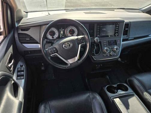 Midnight Black Metallic 2019 Toyota Sienna SE