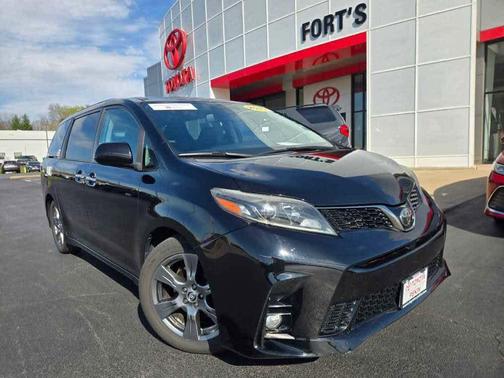 Midnight Black Metallic 2019 Toyota Sienna SE