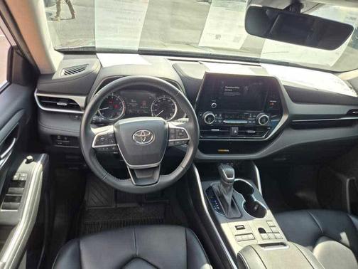 Magnetic Gray Metallic 2023 Toyota Highlander XLE