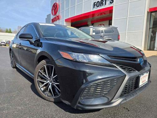 Midnight Black Metallic 2022 Toyota Camry SE