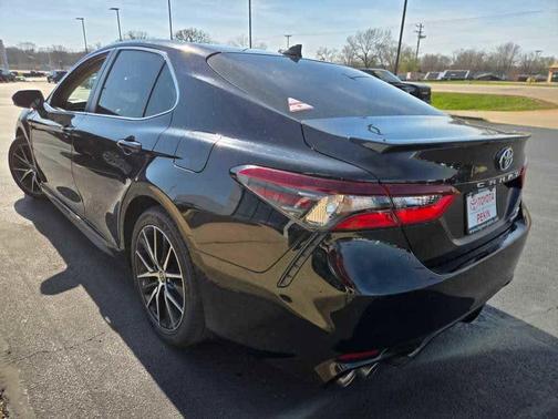 Midnight Black Metallic 2022 Toyota Camry SE