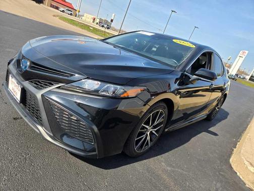 Midnight Black Metallic 2022 Toyota Camry SE