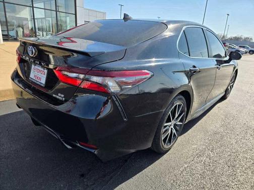 Midnight Black Metallic 2022 Toyota Camry SE