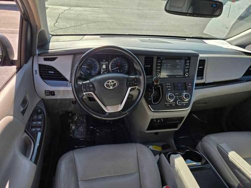 2019 Toyota Sienna XLE