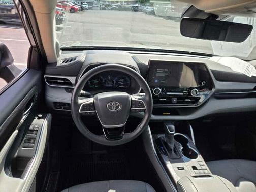 Magnetic Gray Metallic 2025 Toyota Highlander Hybrid Limited