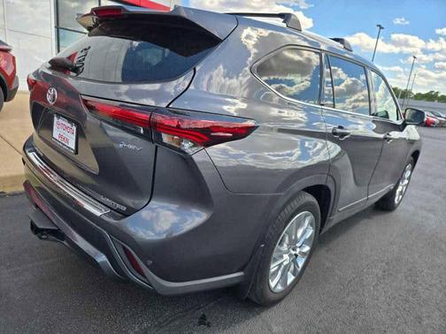 Magnetic Gray Metallic 2025 Toyota Highlander Hybrid Limited