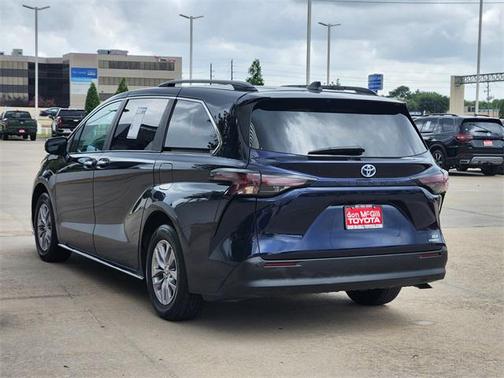 2024 Toyota Sienna XLE 8 Passenger