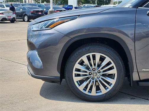 2025 Toyota Highlander Hybrid Platinum