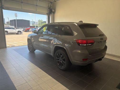 Sting-Gray Clearcoat 2020 Jeep Grand Cherokee Altitude