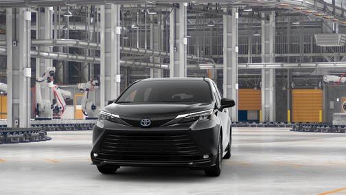 2025 Toyota Sienna XLE 8 Passenger