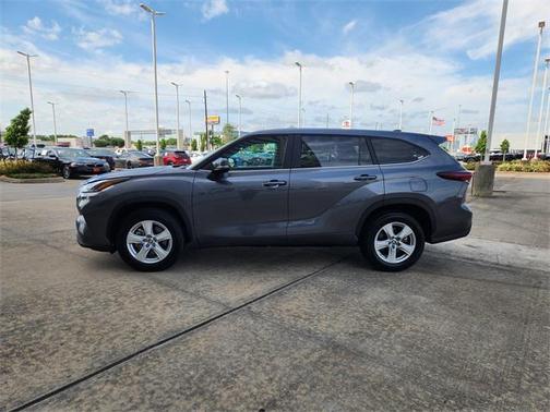 2024 Toyota Highlander LE