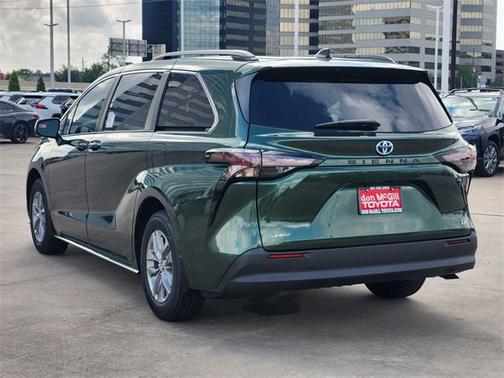 2025 Toyota Sienna LE