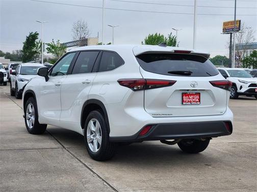 2024 Toyota Highlander LE
