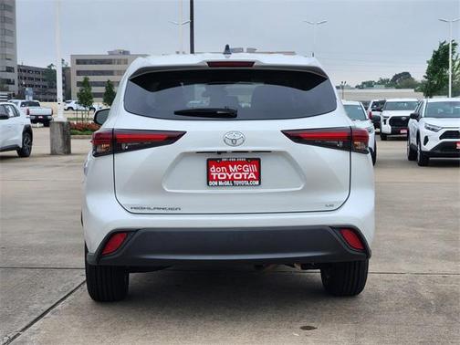 2024 Toyota Highlander LE