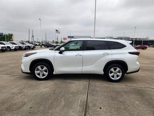 2024 Toyota Highlander LE