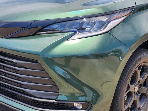 2025 Toyota Sienna Woodland Edition