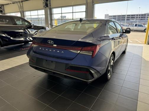 2025 Hyundai ELANTRA SEL