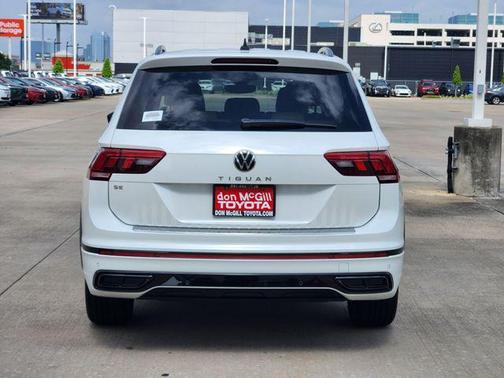 Pure White 2022 Volkswagen Tiguan 2.0T SE R-Line Black