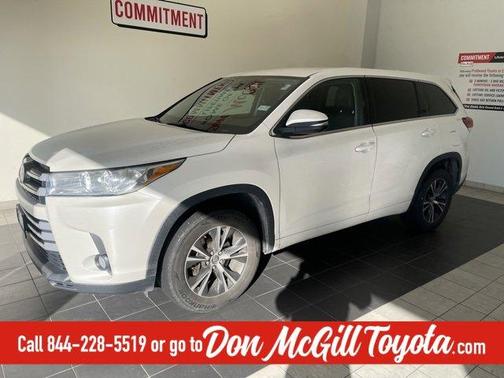 Photo 2 of 23 of 2018 Toyota Highlander LE Plus