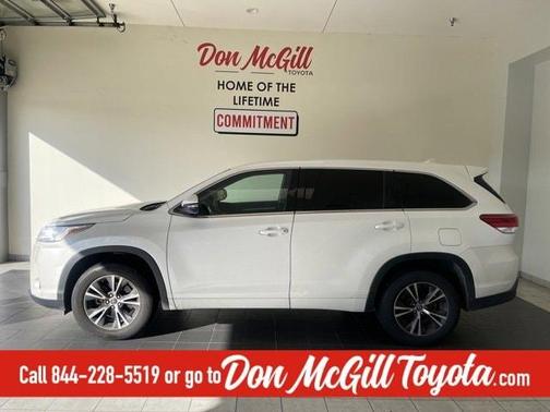 Photo 1 of 23 of 2018 Toyota Highlander LE Plus