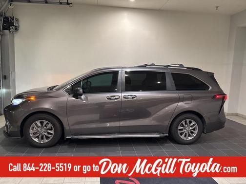 2022 Toyota Sienna XLE