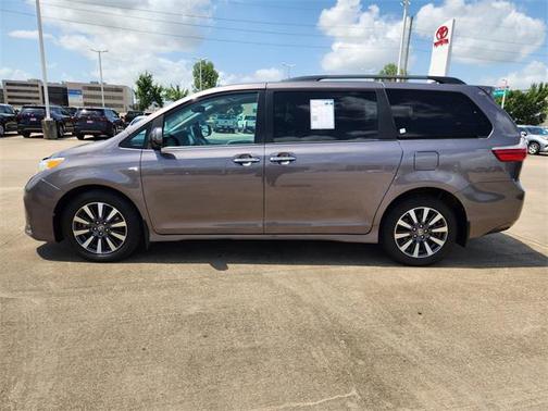 2019 Toyota Sienna XLE