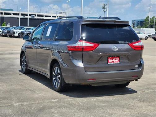 2019 Toyota Sienna XLE
