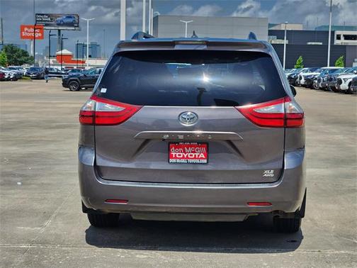 2019 Toyota Sienna XLE