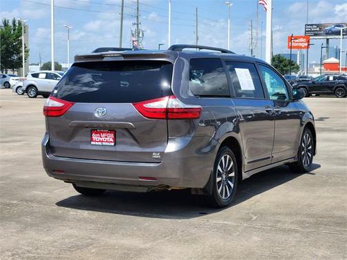 2019 Toyota Sienna XLE