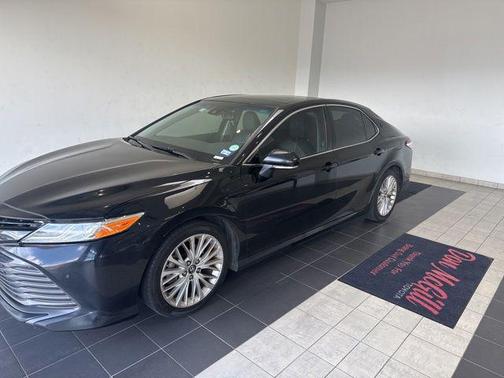 Midnight Black Metallic 2018 Toyota Camry XLE