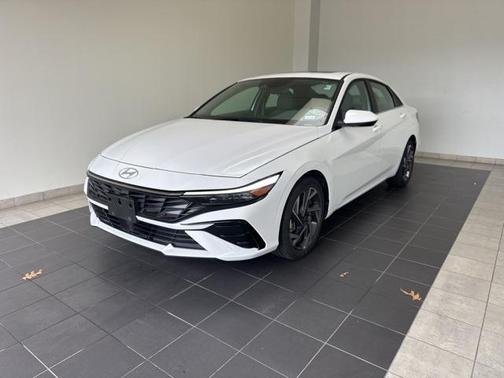 2025 Hyundai ELANTRA SEL