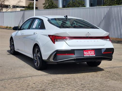 2025 Hyundai ELANTRA SEL