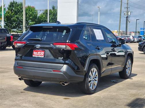 2022 Toyota RAV4 XLE Premium