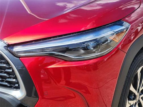 2025 Toyota Corolla Cross XLE