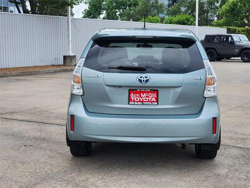 2014 Toyota Prius v Five