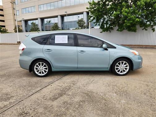 2014 Toyota Prius v Five