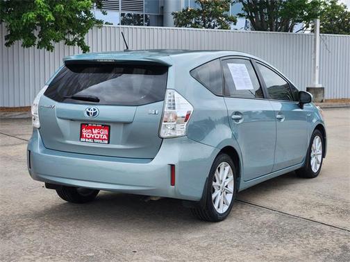 2014 Toyota Prius v Five