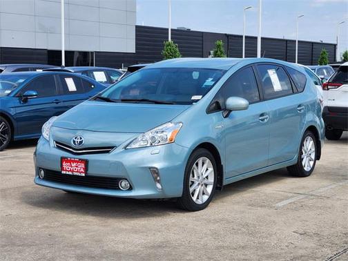 2014 Toyota Prius v Five