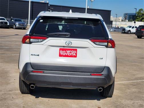 2023 Toyota RAV4 LE